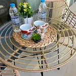 Sea Garden Apartment *