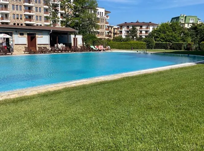 Sea Garden 圣君士坦丁和海伦那